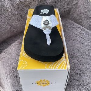 YELLOWBOX flip flops. Model: Soleil. Color: white silver. Size 9